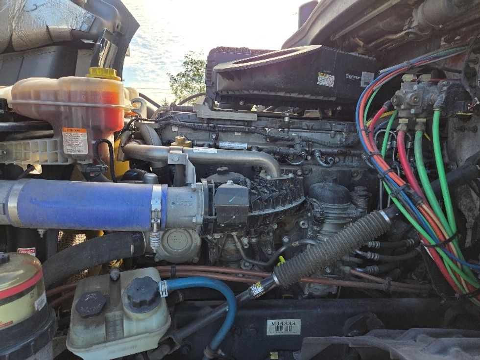 Sleeper Tractor-Heavy Duty Tractors-Freightliner-2021-T12664ST-Concord-NC-500,156\n\t\tmiles-$ 67,000 - Image 21