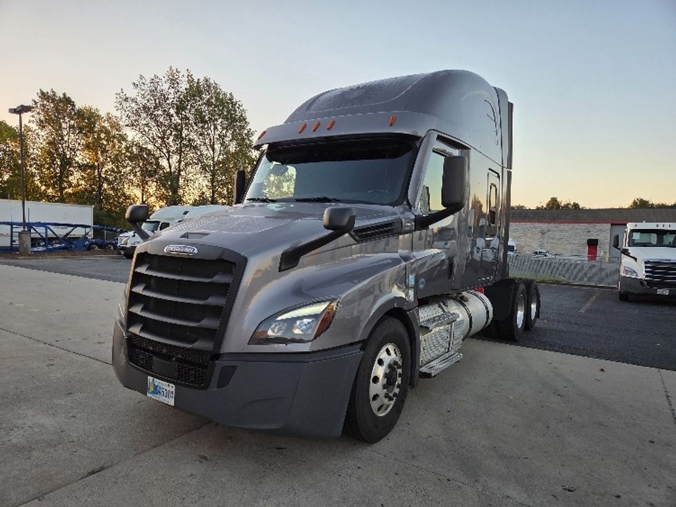 Sleeper Tractor-Heavy Duty Tractors-Freightliner-2021-T12664ST-Concord-NC-500,156\n\t\tmiles-$ 67,000 - Image 3
