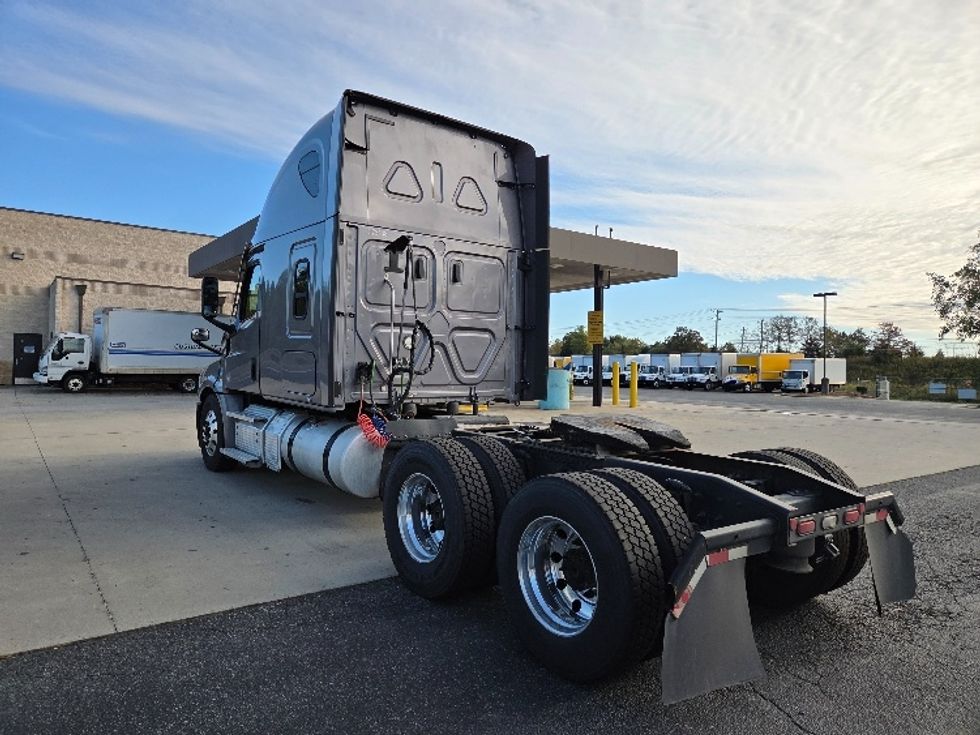 Sleeper Tractor-Heavy Duty Tractors-Freightliner-2021-T12664ST-Concord-NC-500,156\n\t\tmiles-$ 67,000 - Image 5
