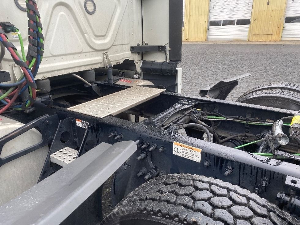 Sleeper Tractor-Heavy Duty Tractors-Freightliner-2021-T12664ST-Concord-NC-589,486\n\t\tmiles-$ 57,500 - Image 22