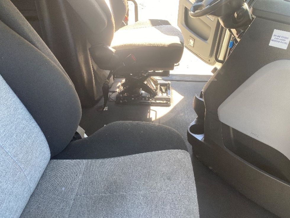 Sleeper Tractor-Heavy Duty Tractors-Freightliner-2021-T12664ST-Concord-NC-612,418\n\t\tmiles-$ 55,500 - Image 15