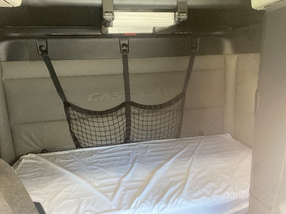 Sleeper Tractor-Heavy Duty Tractors-Freightliner-2021-T12664ST-Concord-NC-612,418\n\t\tmiles-$ 55,500 - Image 16