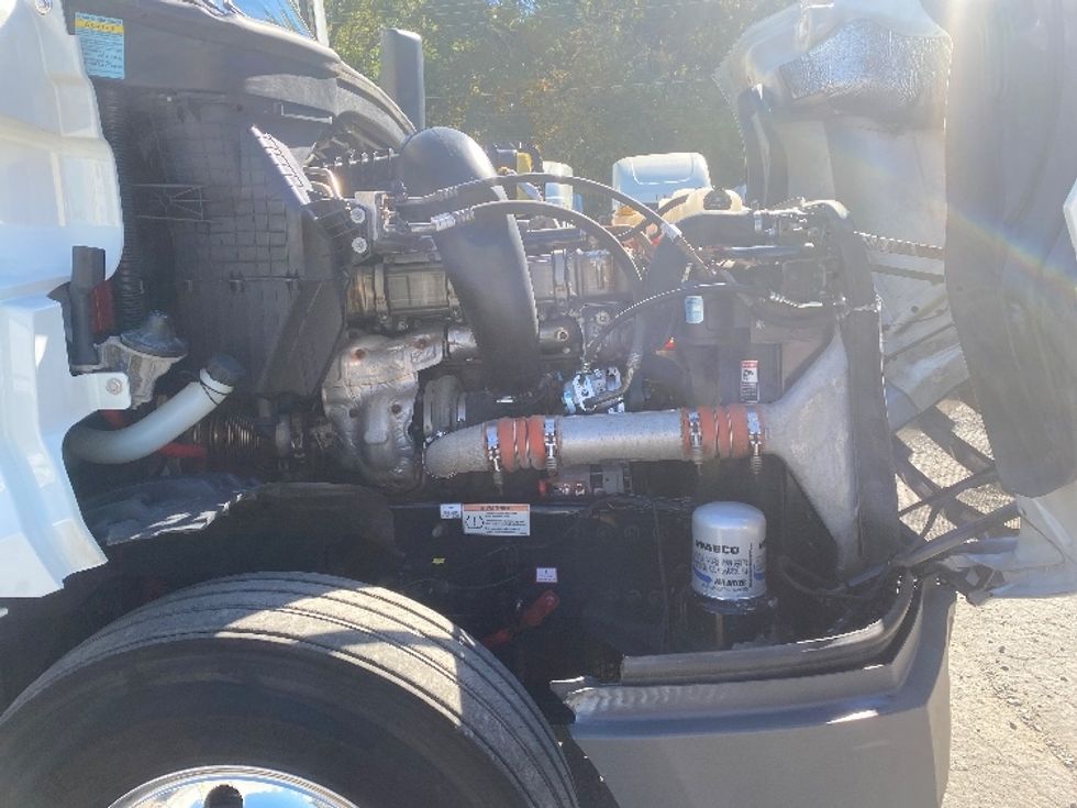 Sleeper Tractor-Heavy Duty Tractors-Freightliner-2021-T12664ST-Concord-NC-612,418\n\t\tmiles-$ 55,500 - Image 20