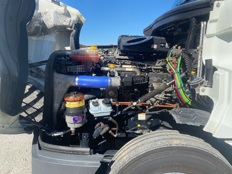 Sleeper Tractor-Heavy Duty Tractors-Freightliner-2021-T12664ST-Concord-NC-612,418\n\t\tmiles-$ 55,500 - Image 21