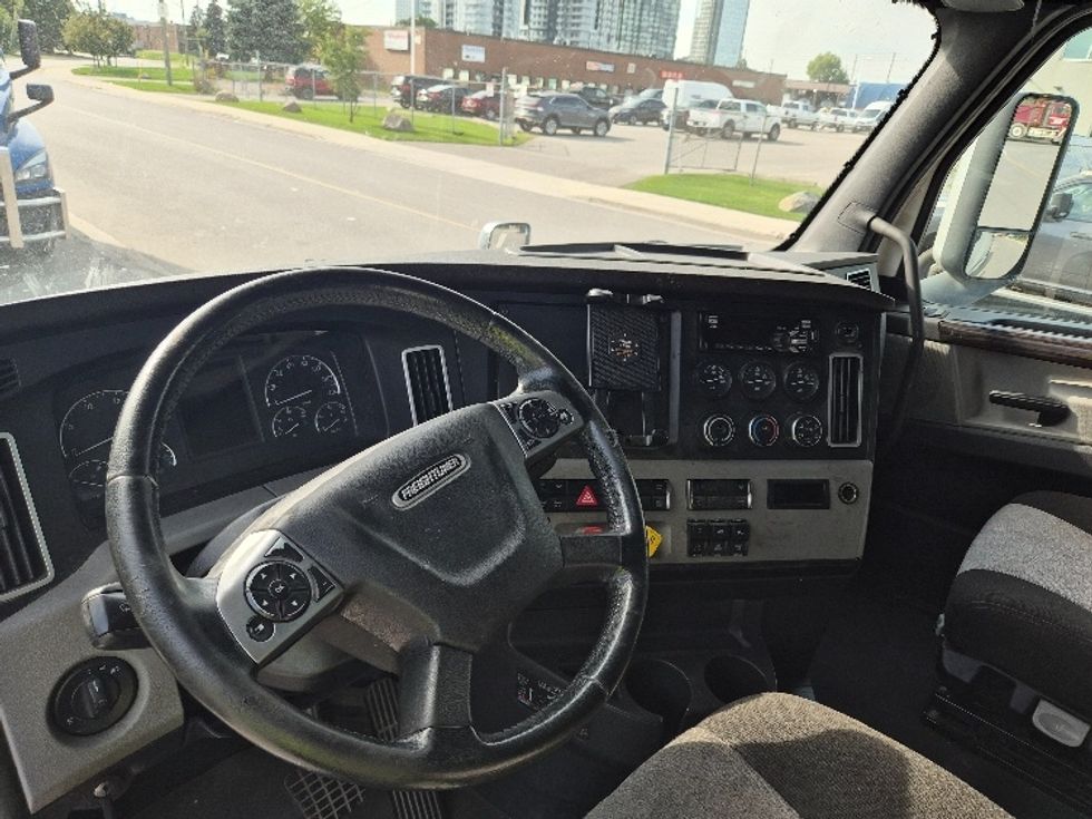 Sleeper Tractor-Heavy Duty Tractors-Freightliner-2021-T12664ST-Concord-ON-1,161,784\n\t\tkm-$ 64,250 - Image 10