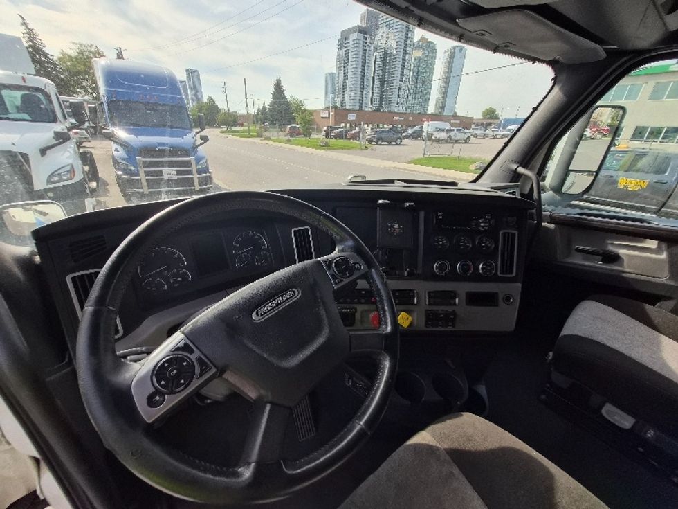 Sleeper Tractor-Heavy Duty Tractors-Freightliner-2021-T12664ST-Concord-ON-1,161,784\n\t\tkm-$ 64,250 - Image 11
