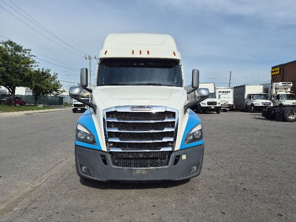 Sleeper Tractor-Heavy Duty Tractors-Freightliner-2021-T12664ST-Concord-ON-1,161,784\n\t\tkm-$ 64,250 - Image 2