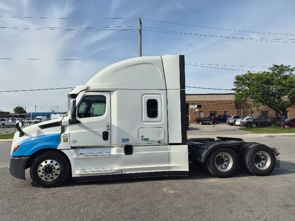 Sleeper Tractor-Heavy Duty Tractors-Freightliner-2021-T12664ST-Concord-ON-1,161,784\n\t\tkm-$ 64,250 - Image 4