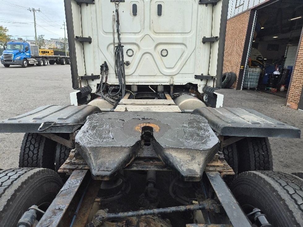 Sleeper Tractor-Heavy Duty Tractors-Freightliner-2021-T12664ST-Concord-ON-1,161,784\n\t\tkm-$ 64,250 - Image 6