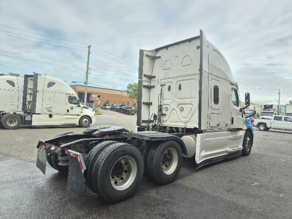 Sleeper Tractor-Heavy Duty Tractors-Freightliner-2021-T12664ST-Concord-ON-1,161,784\n\t\tkm-$ 64,250 - Image 7