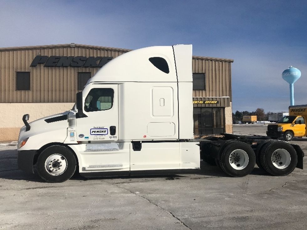 Sleeper Tractor-Heavy Duty Tractors-Freightliner-2021-T12664ST-Conover-NC-641,042\n\t\tmiles-$ 51,500 - Image 4