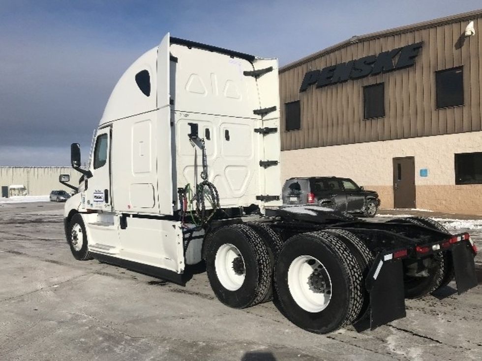 Sleeper Tractor-Heavy Duty Tractors-Freightliner-2021-T12664ST-Conover-NC-641,042\n\t\tmiles-$ 51,500 - Image 5