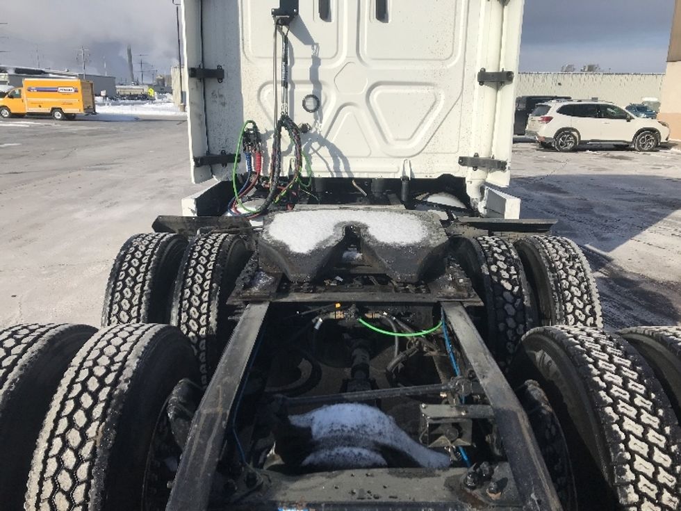 Sleeper Tractor-Heavy Duty Tractors-Freightliner-2021-T12664ST-Conover-NC-641,042\n\t\tmiles-$ 51,500 - Image 6