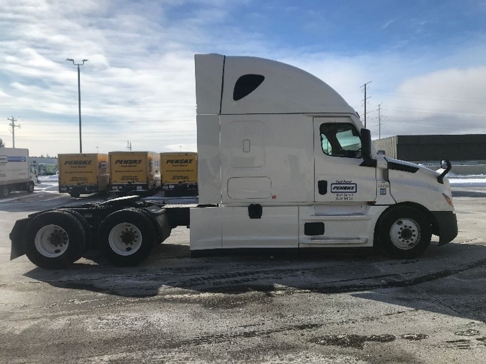 Sleeper Tractor-Heavy Duty Tractors-Freightliner-2021-T12664ST-Conover-NC-641,042\n\t\tmiles-$ 51,500 - Image 8