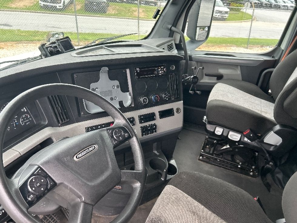 Sleeper Tractor-Heavy Duty Tractors-Freightliner-2021-T12664ST-Conyers-GA-466,583\n\t\tmiles-$ 71,500 - Image 10