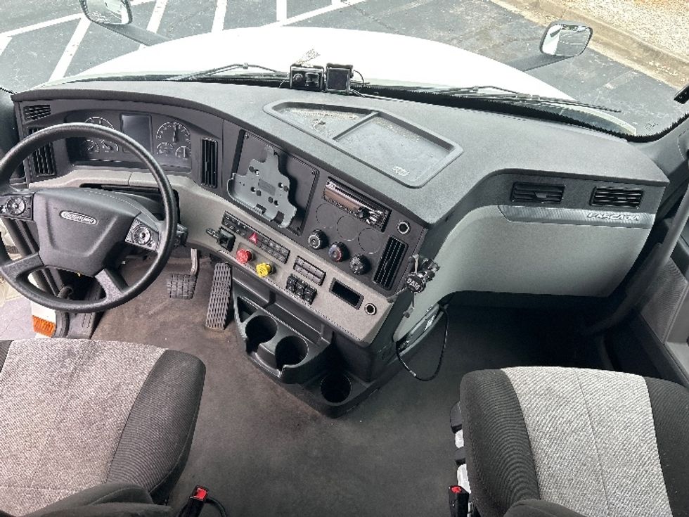 Sleeper Tractor-Heavy Duty Tractors-Freightliner-2021-T12664ST-Conyers-GA-466,583\n\t\tmiles-$ 71,500 - Image 12