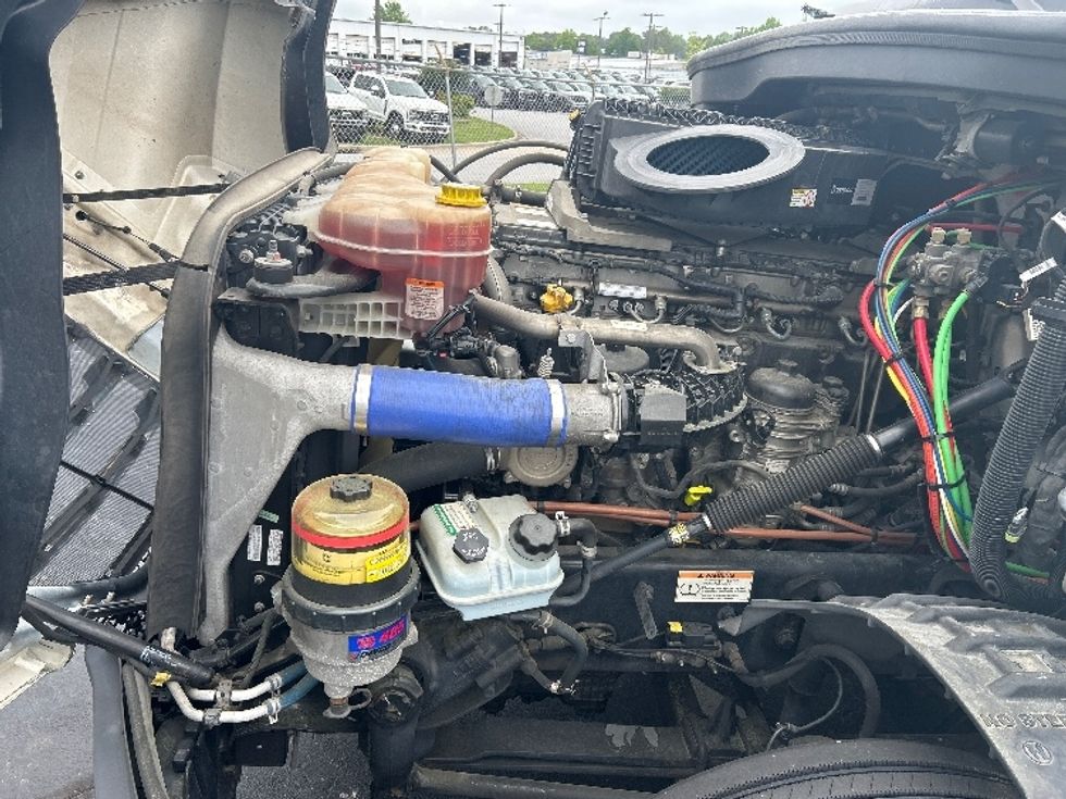 Sleeper Tractor-Heavy Duty Tractors-Freightliner-2021-T12664ST-Conyers-GA-466,583\n\t\tmiles-$ 71,500 - Image 21