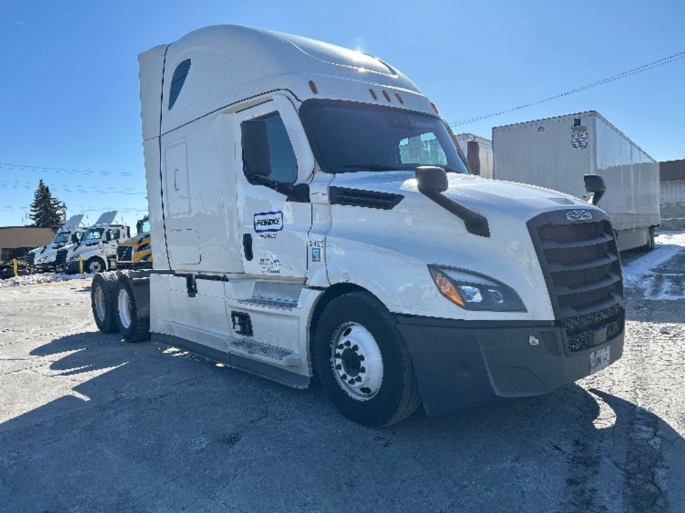 Sleeper Tractor-Heavy Duty Tractors-Freightliner-2021-T12664ST-Conyers-GA-550,584\n\t\tmiles-$ 60,750 - Image 1