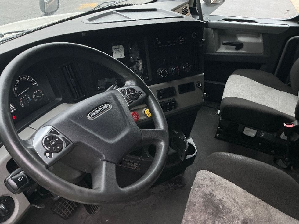 Sleeper Tractor-Heavy Duty Tractors-Freightliner-2021-T12664ST-Conyers-GA-550,584\n\t\tmiles-$ 60,750 - Image 10