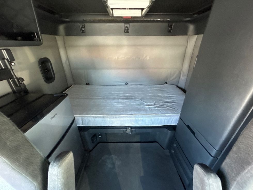 Sleeper Tractor-Heavy Duty Tractors-Freightliner-2021-T12664ST-Conyers-GA-550,584\n\t\tmiles-$ 60,750 - Image 16