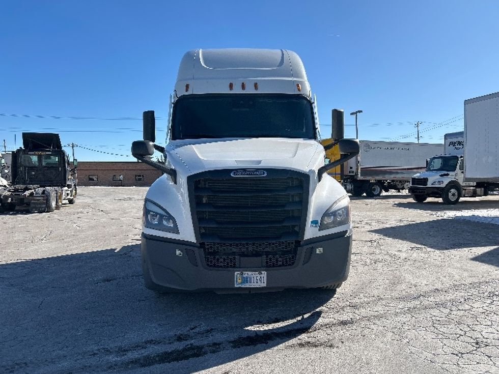 Sleeper Tractor-Heavy Duty Tractors-Freightliner-2021-T12664ST-Conyers-GA-550,584\n\t\tmiles-$ 60,750 - Image 2