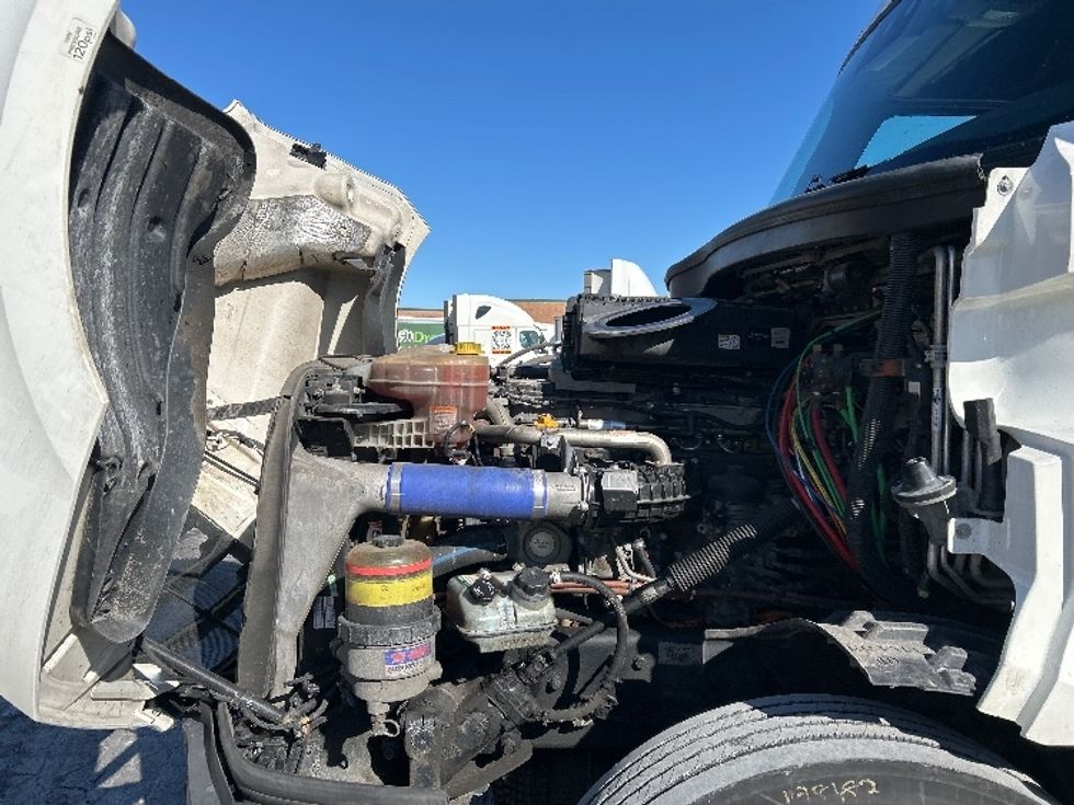 Sleeper Tractor-Heavy Duty Tractors-Freightliner-2021-T12664ST-Conyers-GA-550,584\n\t\tmiles-$ 60,750 - Image 21