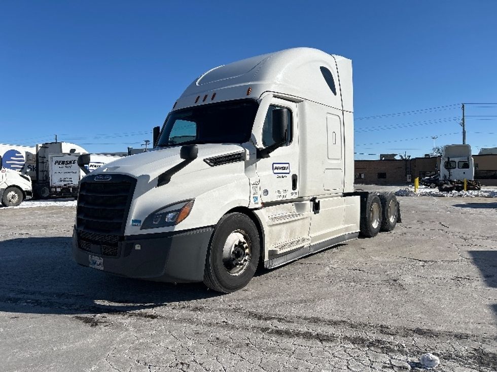 Sleeper Tractor-Heavy Duty Tractors-Freightliner-2021-T12664ST-Conyers-GA-550,584\n\t\tmiles-$ 60,750 - Image 3