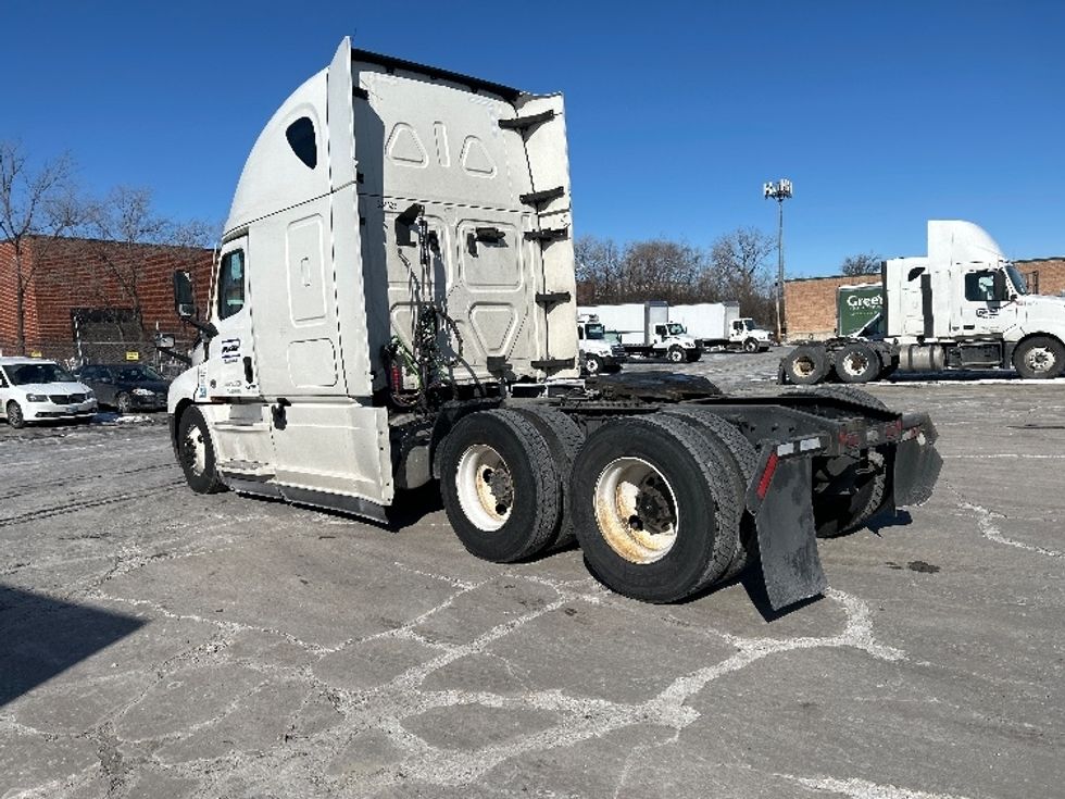 Sleeper Tractor-Heavy Duty Tractors-Freightliner-2021-T12664ST-Conyers-GA-550,584\n\t\tmiles-$ 60,750 - Image 5