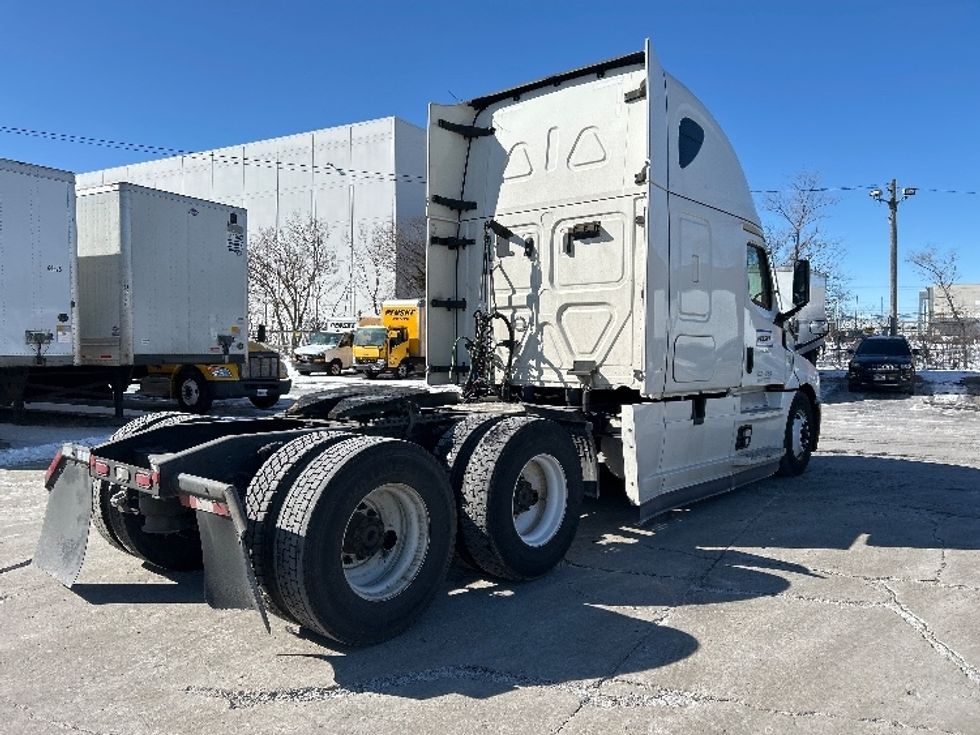 Sleeper Tractor-Heavy Duty Tractors-Freightliner-2021-T12664ST-Conyers-GA-550,584\n\t\tmiles-$ 60,750 - Image 7