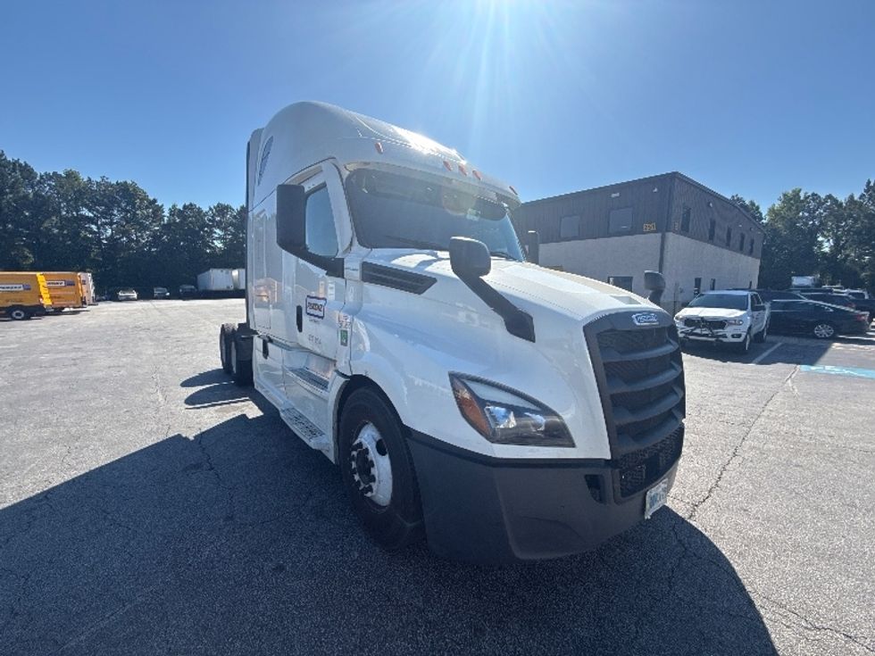 Sleeper Tractor-Heavy Duty Tractors-Freightliner-2021-T12664ST-Conyers-GA-750,165\n\t\tmiles-$ 45,750 - Image 1
