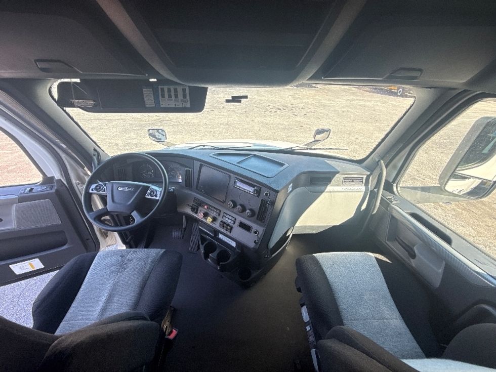 Sleeper Tractor-Heavy Duty Tractors-Freightliner-2021-T12664ST-Conyers-GA-750,165\n\t\tmiles-$ 45,750 - Image 12