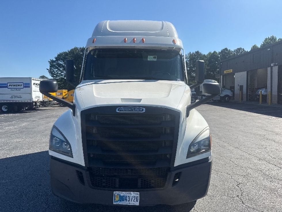 Sleeper Tractor-Heavy Duty Tractors-Freightliner-2021-T12664ST-Conyers-GA-750,165\n\t\tmiles-$ 45,750 - Image 2