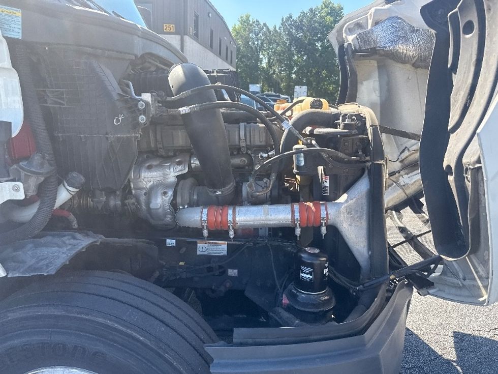 Sleeper Tractor-Heavy Duty Tractors-Freightliner-2021-T12664ST-Conyers-GA-750,165\n\t\tmiles-$ 45,750 - Image 21