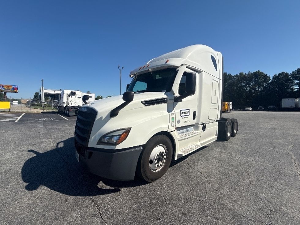 Sleeper Tractor-Heavy Duty Tractors-Freightliner-2021-T12664ST-Conyers-GA-750,165\n\t\tmiles-$ 45,750 - Image 3