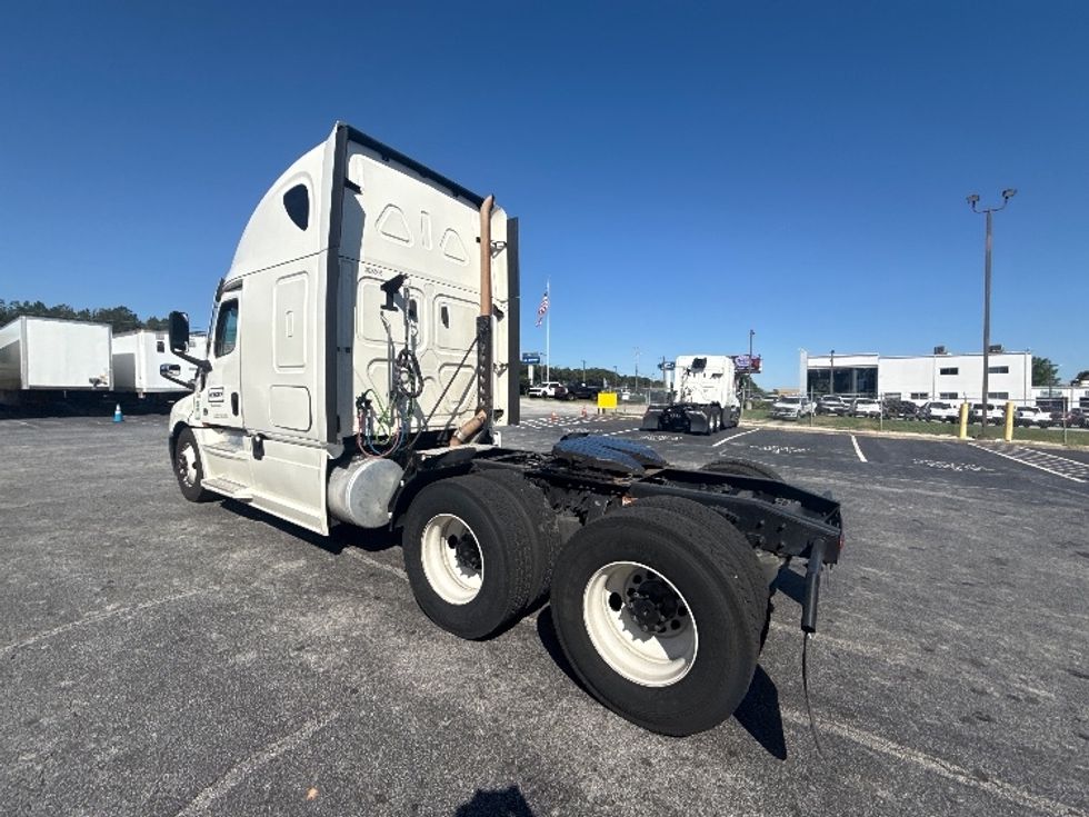 Sleeper Tractor-Heavy Duty Tractors-Freightliner-2021-T12664ST-Conyers-GA-750,165\n\t\tmiles-$ 45,750 - Image 5