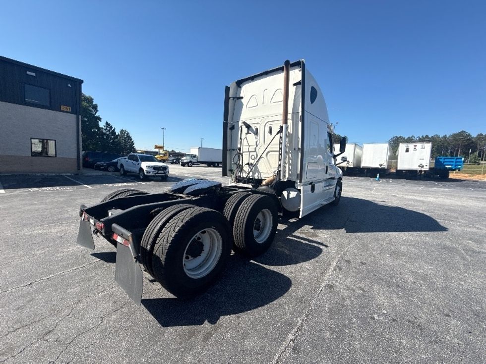 Sleeper Tractor-Heavy Duty Tractors-Freightliner-2021-T12664ST-Conyers-GA-750,165\n\t\tmiles-$ 45,750 - Image 7