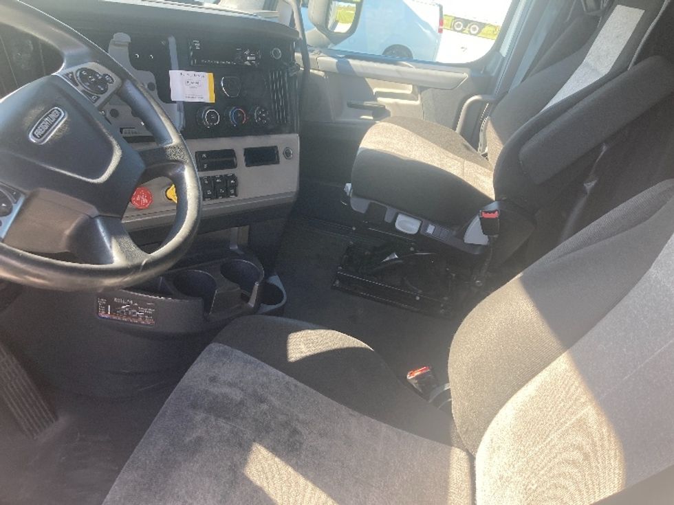 Sleeper Tractor-Heavy Duty Tractors-Freightliner-2021-T12664ST-Corbin-KY-498,344\n\t\tmiles-$ 63,250 - Image 10