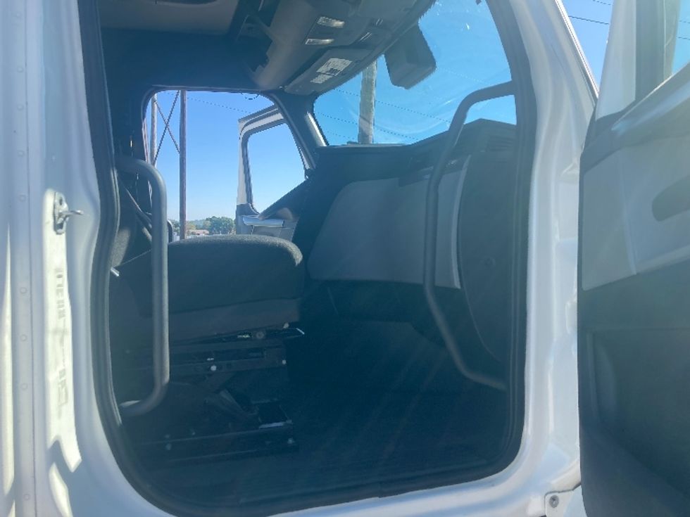 Sleeper Tractor-Heavy Duty Tractors-Freightliner-2021-T12664ST-Corbin-KY-498,344\n\t\tmiles-$ 63,250 - Image 13