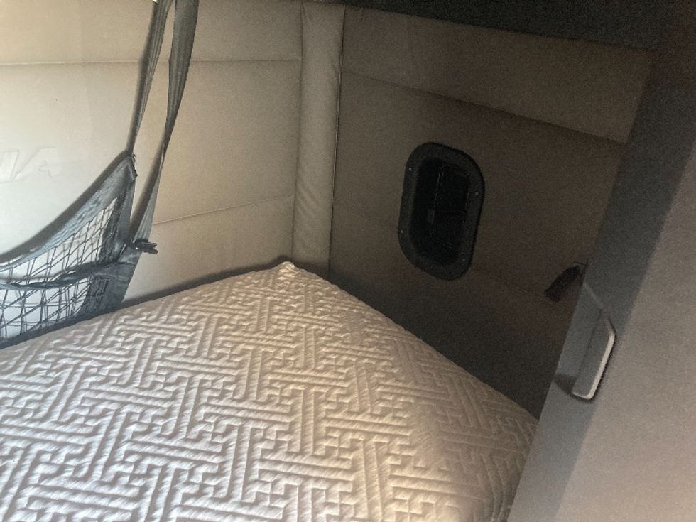 Sleeper Tractor-Heavy Duty Tractors-Freightliner-2021-T12664ST-Corbin-KY-498,344\n\t\tmiles-$ 63,250 - Image 17