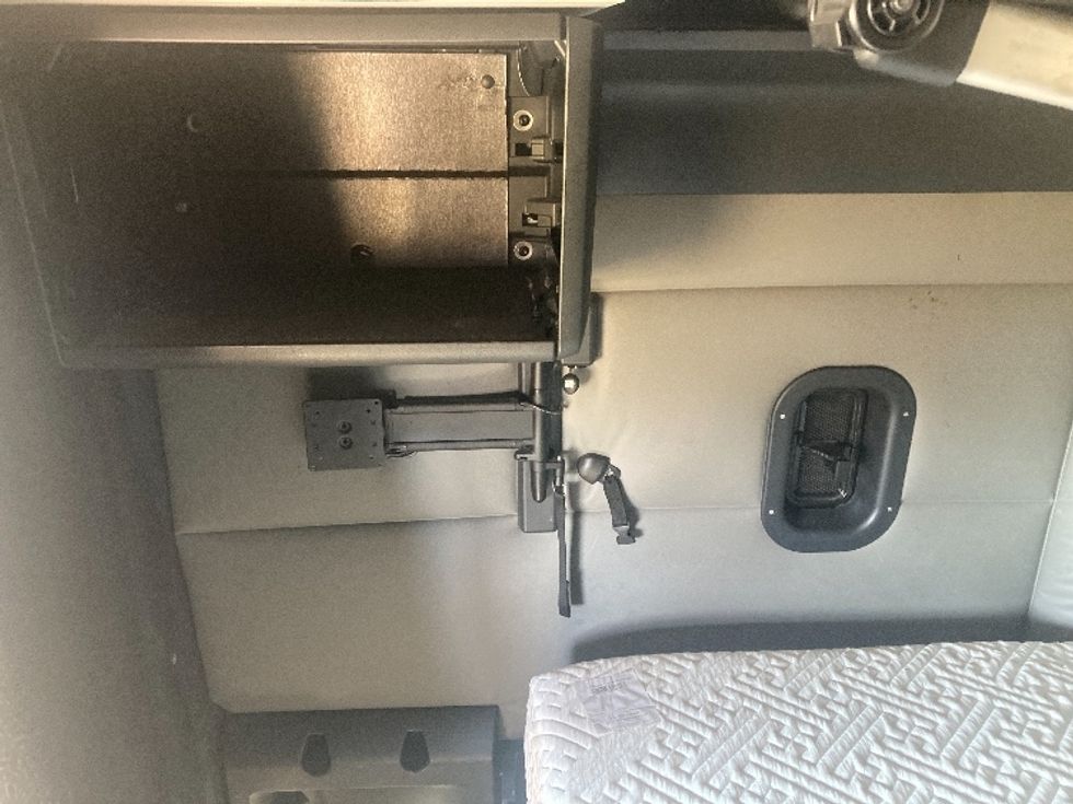 Sleeper Tractor-Heavy Duty Tractors-Freightliner-2021-T12664ST-Corbin-KY-498,344\n\t\tmiles-$ 63,250 - Image 19