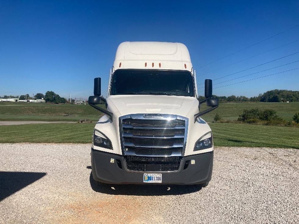 Sleeper Tractor-Heavy Duty Tractors-Freightliner-2021-T12664ST-Corbin-KY-498,344\n\t\tmiles-$ 63,250 - Image 2