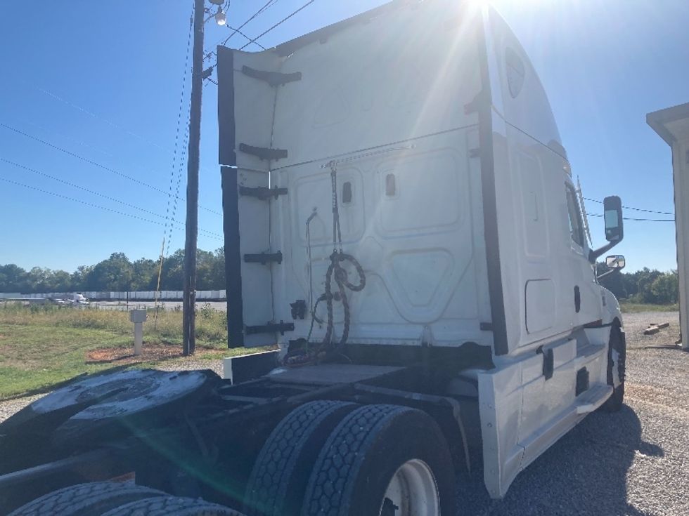 Sleeper Tractor-Heavy Duty Tractors-Freightliner-2021-T12664ST-Corbin-KY-498,344\n\t\tmiles-$ 63,250 - Image 7