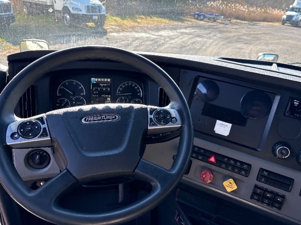 Sleeper Tractor-Heavy Duty Tractors-Freightliner-2021-T12664ST-Coxsackie-NY-595,206\n\t\tmiles-$ 54,000 - Image 11