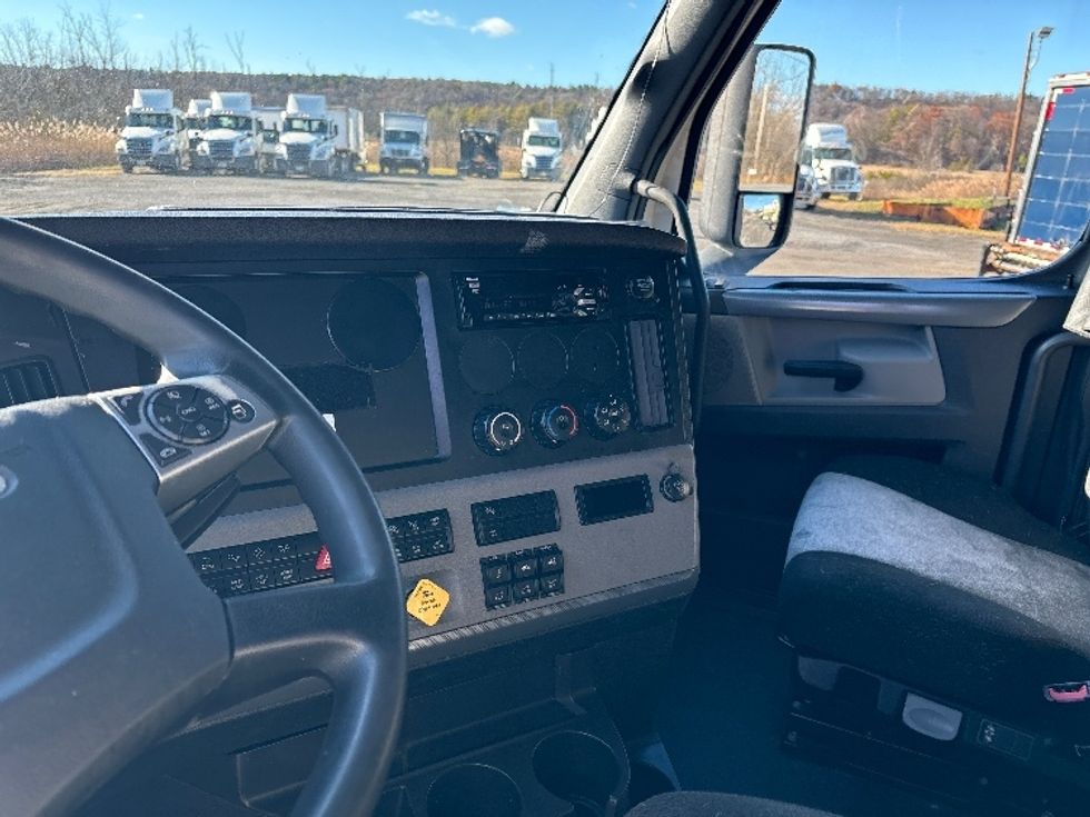 Sleeper Tractor-Heavy Duty Tractors-Freightliner-2021-T12664ST-Coxsackie-NY-595,206\n\t\tmiles-$ 54,000 - Image 12