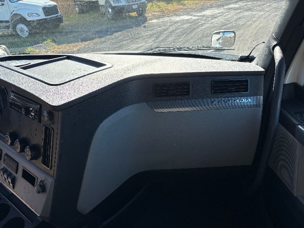 Sleeper Tractor-Heavy Duty Tractors-Freightliner-2021-T12664ST-Coxsackie-NY-595,206\n\t\tmiles-$ 54,000 - Image 14