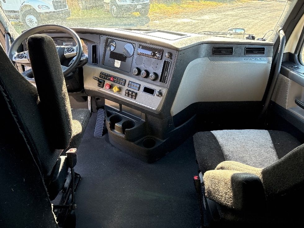 Sleeper Tractor-Heavy Duty Tractors-Freightliner-2021-T12664ST-Coxsackie-NY-595,206\n\t\tmiles-$ 54,000 - Image 15