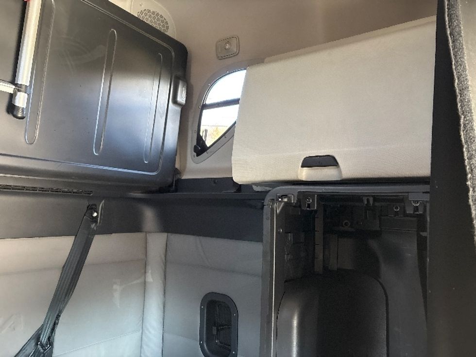 Sleeper Tractor-Heavy Duty Tractors-Freightliner-2021-T12664ST-Coxsackie-NY-595,206\n\t\tmiles-$ 54,000 - Image 18