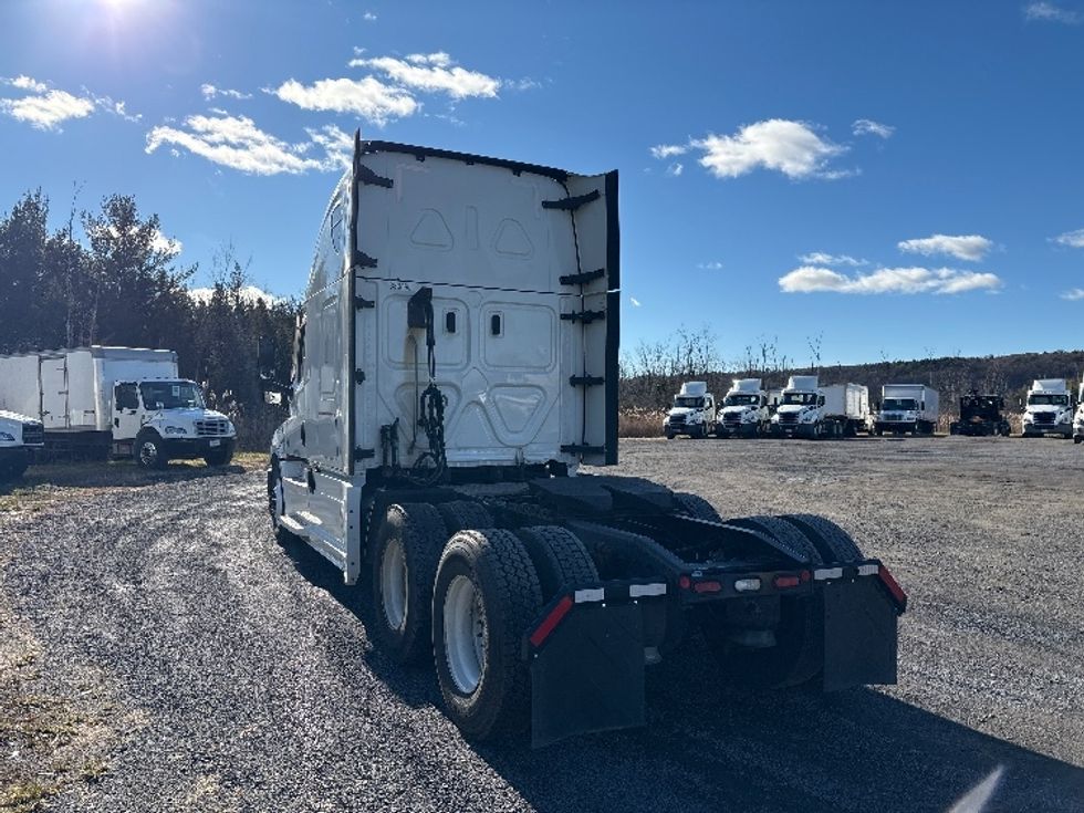 Sleeper Tractor-Heavy Duty Tractors-Freightliner-2021-T12664ST-Coxsackie-NY-595,206\n\t\tmiles-$ 54,000 - Image 3