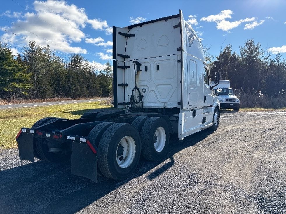 Sleeper Tractor-Heavy Duty Tractors-Freightliner-2021-T12664ST-Coxsackie-NY-595,206\n\t\tmiles-$ 54,000 - Image 5