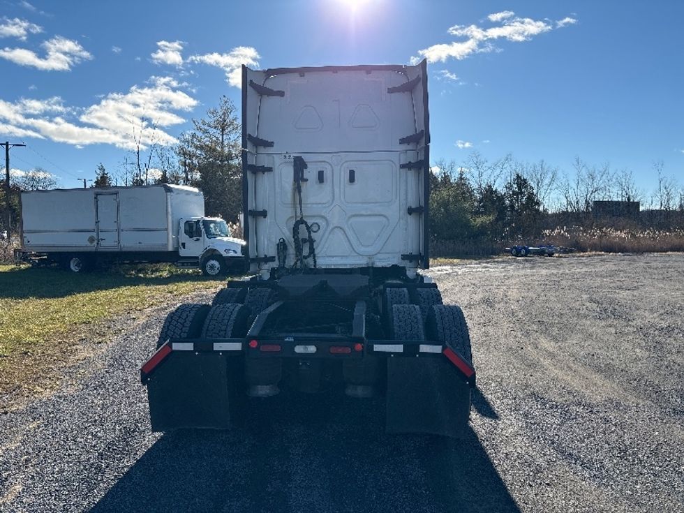 Sleeper Tractor-Heavy Duty Tractors-Freightliner-2021-T12664ST-Coxsackie-NY-595,206\n\t\tmiles-$ 54,000 - Image 6